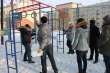 Активисты ОНФ обнаружили в Челябинске опасные для жизни и здоровья детей качели, горки и песочницы