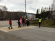 Кусинские сотрудники ОГИБДД провели беседу со школьниками, на которой ребята повторили правила безопасного поведения вблизи дорог и при пересечении проезжей части.